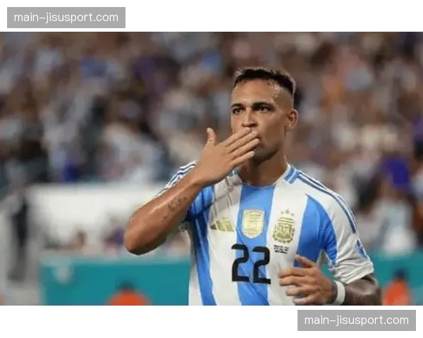 国米官方更新劳塔罗伤情，左腿肌肉疲劳将缺席训练，周末出战成疑