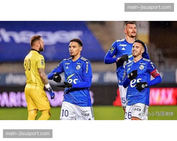 实时报道：欧塞尔vs兰斯，主队开场即采用激进前场压迫，已造对手门将失误