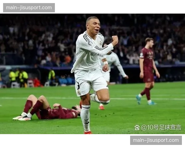 伯纳乌球场新顶棚首次在欧冠夜间比赛完成开合测试